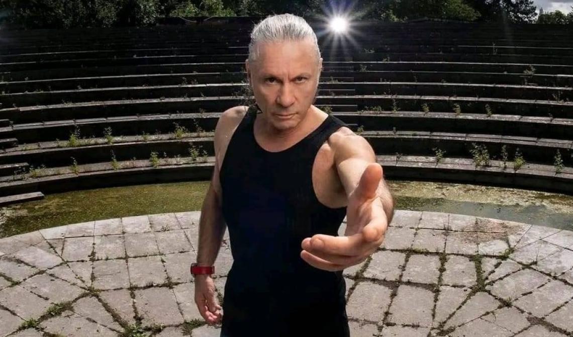 Bruce Dickinson