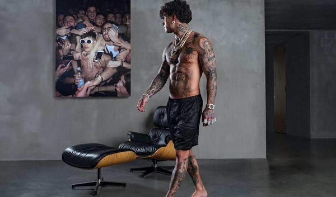 Tony Effe svela la tracklist di “ICON”:  Sfera Ebbasta, Geolier e Lazza tra gli ospiti