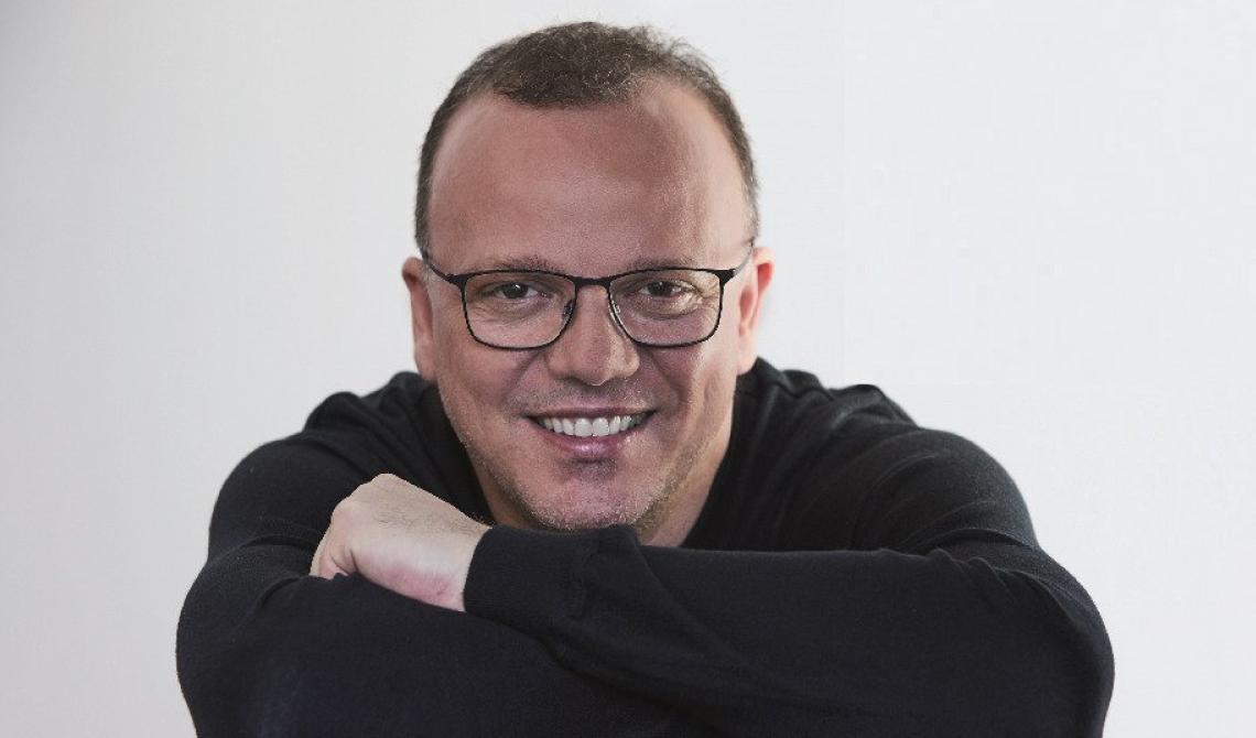 Gigi D'Alessio e il ritorno in scena con "Nu dispietto": la canzone dell'amore ritrovato