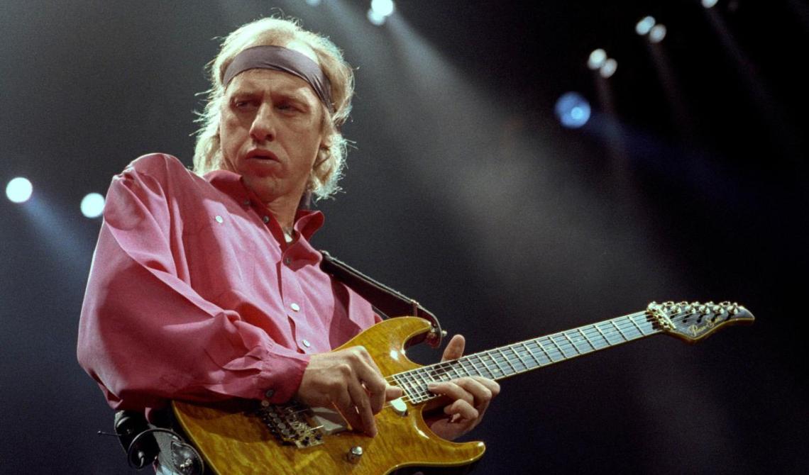 Mark Knopfler: "Two Pairs Of Hands", il nuovo singolo anticipa l'album "One Deep River"