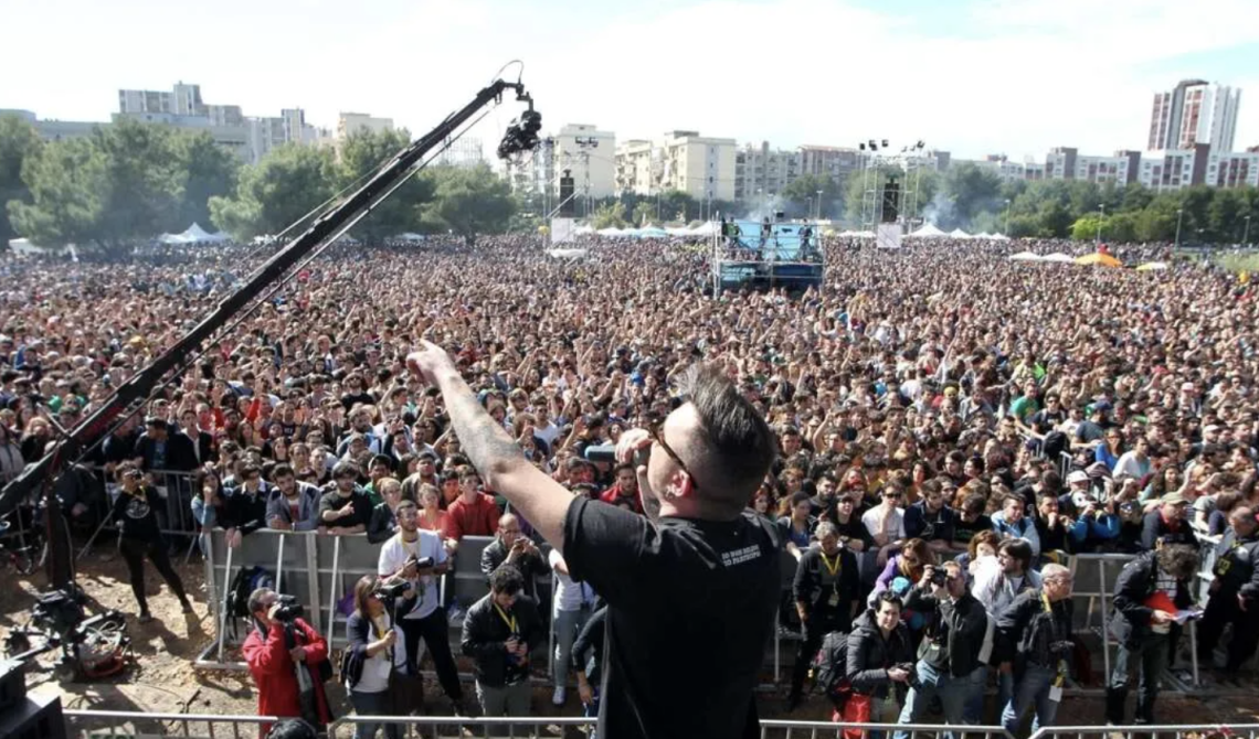 Concerto dell'Uno Maggio a Taranto: un'esplosione di musica e cultura in un cuore pulsante di archeologia