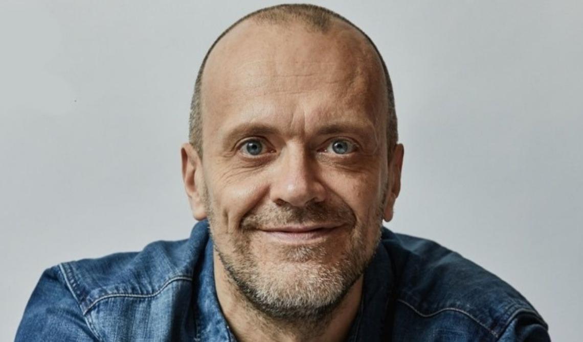 Max Pezzali: un viaggio nostalgico tra le 'Discoteche abbandonate' di Pavia