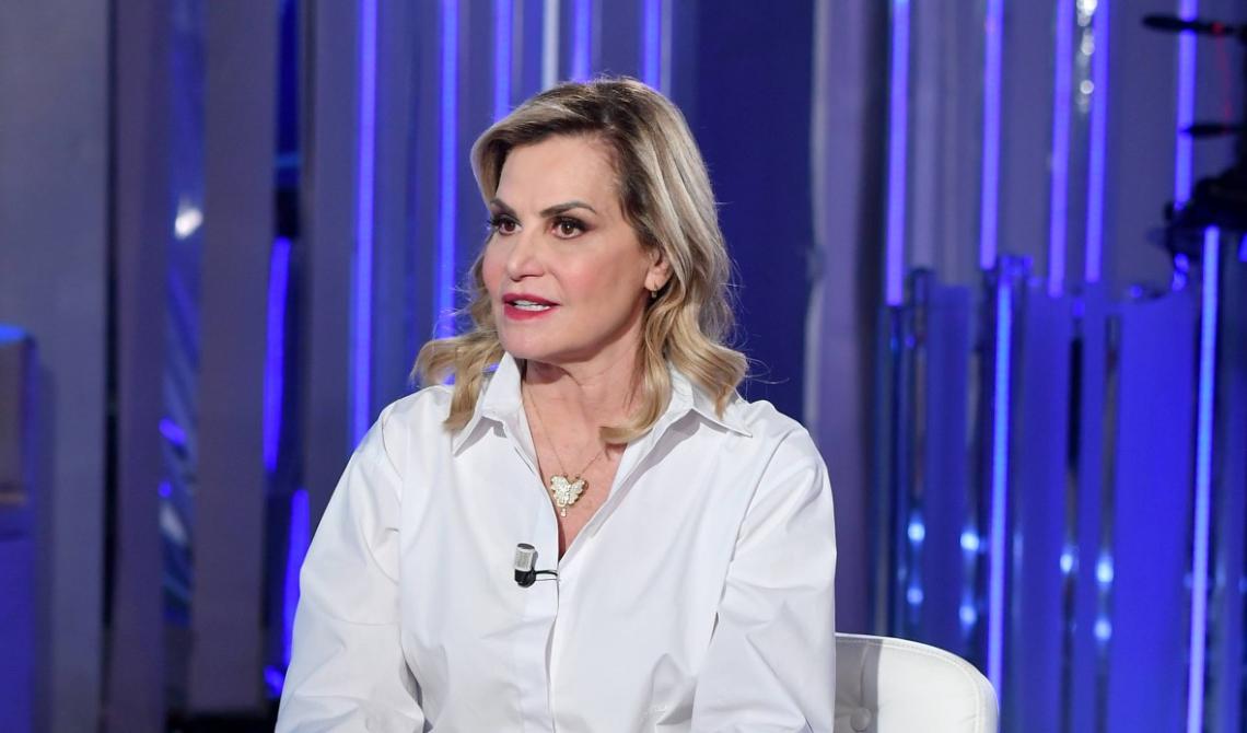 Simona Ventura lascia la diretta su Rai2 a causa della paralisi facciale 