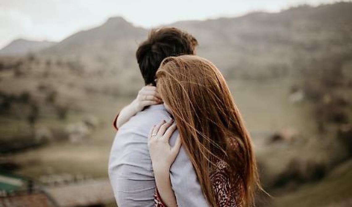 Giornata Mondiale degli Abbracci: Il Cinema Celebra il Gesto Universale dell'Amore