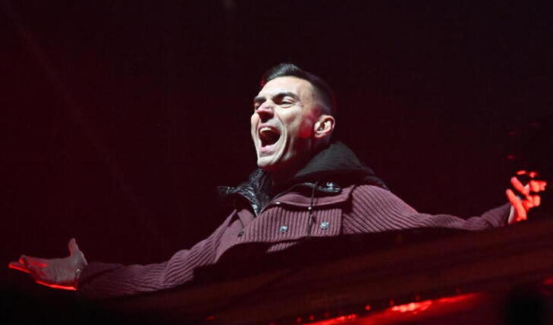 Gabry Ponte apre la finale di Sanremo 2025 con "Tutta l'Italia"