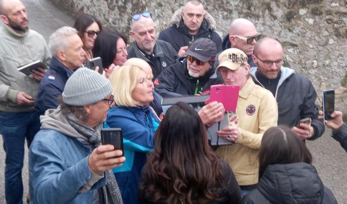 Vasco Rossi incanta il Garda: un incontro speciale con i fan