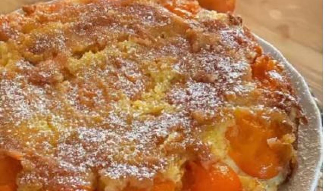 Torta rovesciata con albicocche