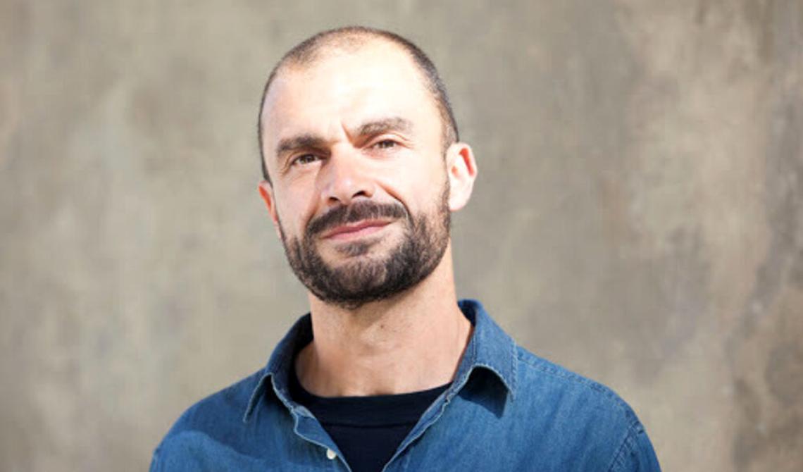 Fabio Genovesi racconta il Giro d’Italia tra emozioni e ironia: a Canda con "Tutti primi sul traguardo del mio cuore"