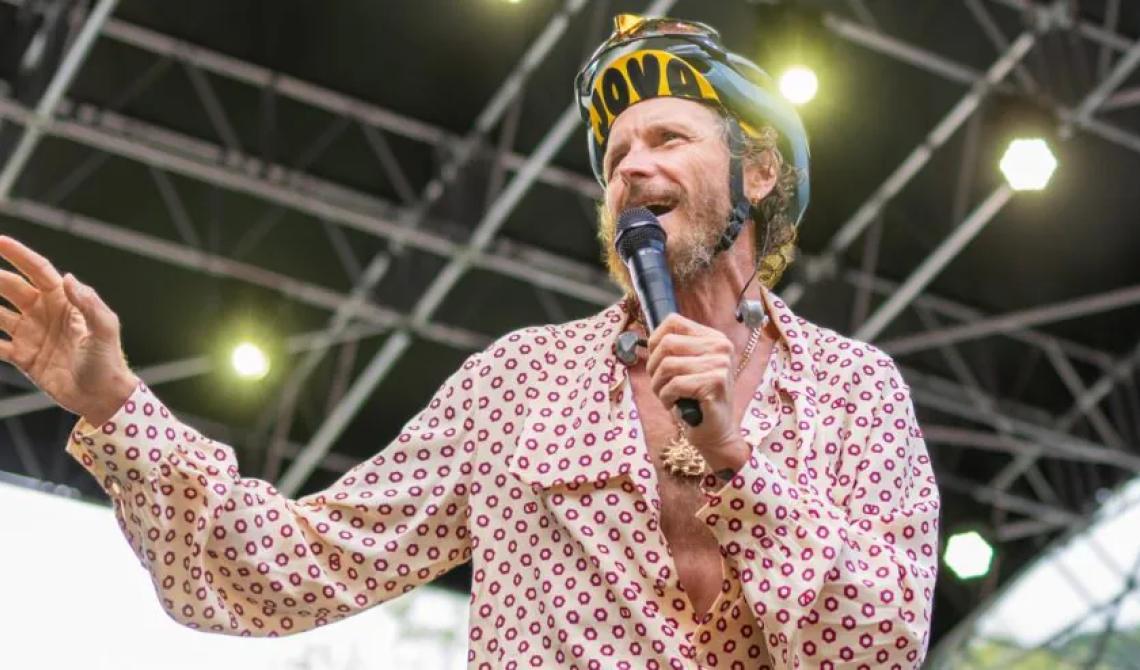 Jovanotti al No Borders: tra musica e riflessioni sulla pace nella cornice incantevole dei Laghi di Fusine