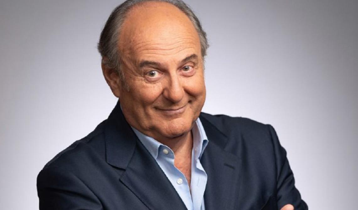 Gerry Scotti compie 69 anni: una vita tra tv, politica e successi senza tempo