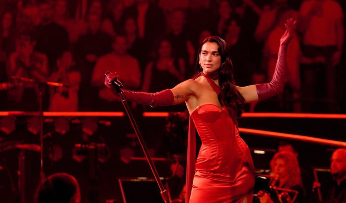 Dua Lipa compie 30 anni: dai video su YouTube al successo mondiale