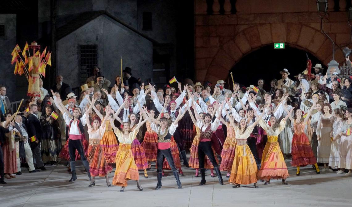 Carmen accende l’Arena: 150 anni di Bizet e 30 di Zeffirelli in un rito collettivo