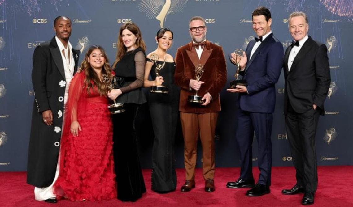 Emmy Awards 2025: The Studio fa la storia con 13 premi, primo Emmy per Noah Wyle