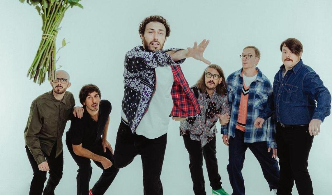 I Pinguini Tattici Nucleari annunciano una pausa dopo il tour: «Vogliamo tornare con musica più matura»