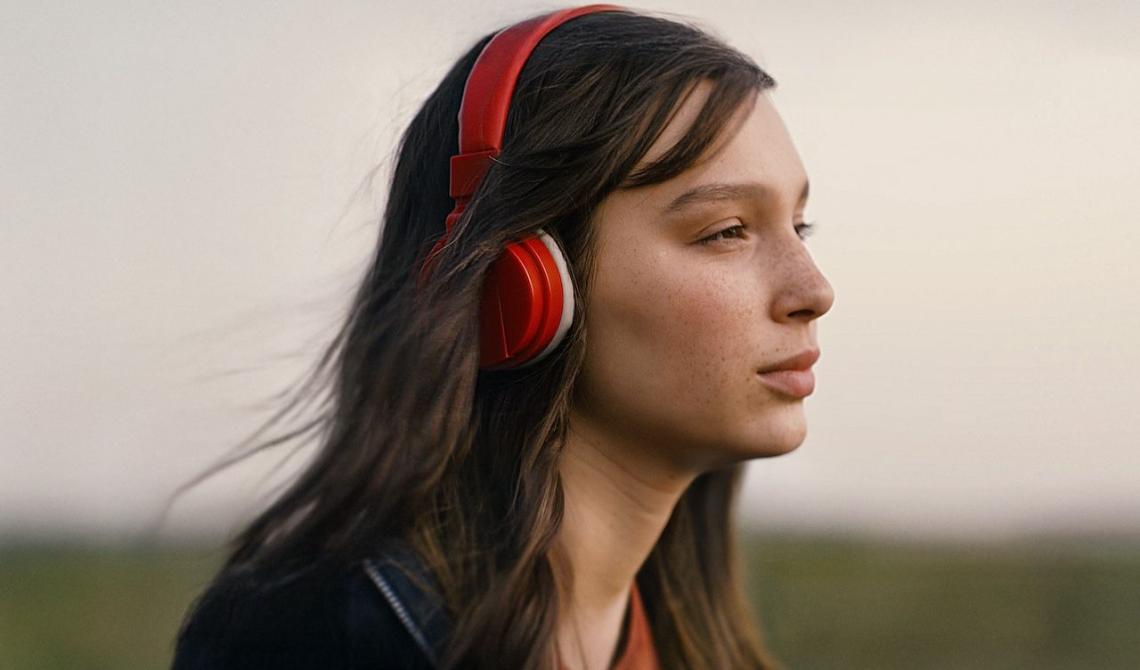 Sarah Toscano: da &ldquo;Amici&rdquo; al successo su Netflix con il remake di &ldquo;Non abbiamo bisogno di parole&rdquo;