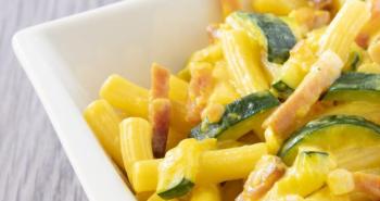 Pasta crudo e zucchine