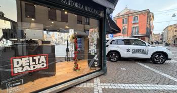 Antenne dritte sul palco dell&rsquo;Ariston