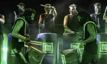 Gli Psycodrummers sul palco dell'Ariston