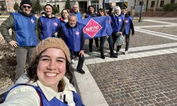 I volontari di Retake ripuliscono il piazzale della Rotonda