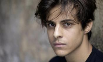 Vandalismo e polemiche sulla tomba di Michele Merlo: il furto e gli insulti al ricordo del cantante