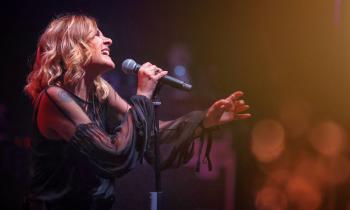Brenzone , arriva Irene Grandi