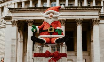 IL NATALE É PRONTO AD INVADERE IL PAESE