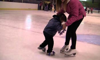 Elsa e Olaf alla pista di pattinaggio
