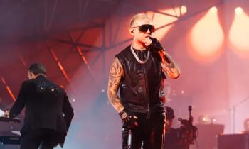 Lazza: un anno da record tra musica, famiglia e successi sul palco
