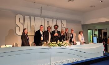Sanremo 2025: Simone Cristicchi riceve il Premio Lunezia

