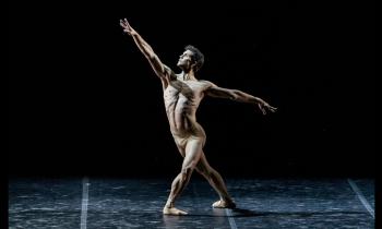 Roberto Bolle: tra arte e danza, celebra i 50 Anni nel nome di Caravaggio