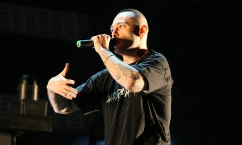 Fabri Fibra condannato: dovrà risarcire Valerio Scanu con 70.000 euro per diffamazione