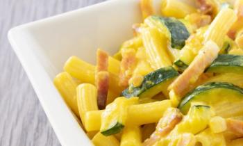 Pasta crudo e zucchine