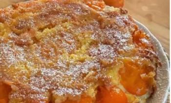 Torta rovesciata con albicocche