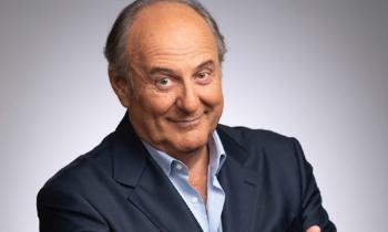 Gerry Scotti compie 69 anni: una vita tra tv, politica e successi senza tempo