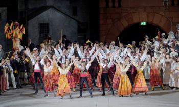 Carmen accende l’Arena: 150 anni di Bizet e 30 di Zeffirelli in un rito collettivo