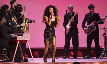 BRIT Awards 2026, trionfa Olivia Dean tra ritorni, polemiche e omaggi