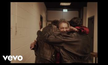 LDA & Aka 7even rilanciano Andamento Lento: il classico napoletano torna a vivere