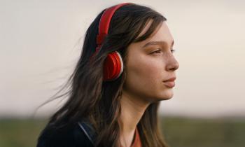 Sarah Toscano: da &ldquo;Amici&rdquo; al successo su Netflix con il remake di &ldquo;Non abbiamo bisogno di parole&rdquo;