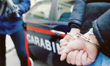 Ubriaco, entra al bar in scooter: arrestato